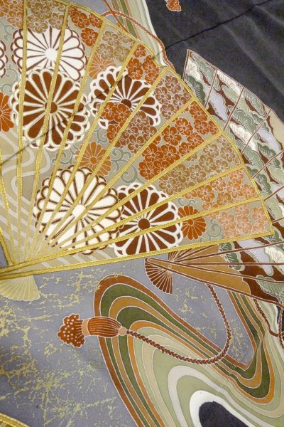 Photo12: O0509J Vintage Japanese kimono   Black TOMESODE formal for women / Silk. Chrysanthemum,   (Grade B) (12)