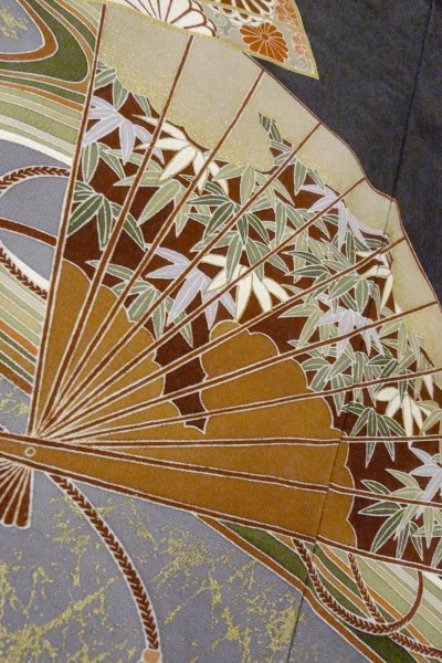 Photo16: O0509J Vintage Japanese kimono   Black TOMESODE formal for women / Silk. Chrysanthemum,   (Grade B) (16)