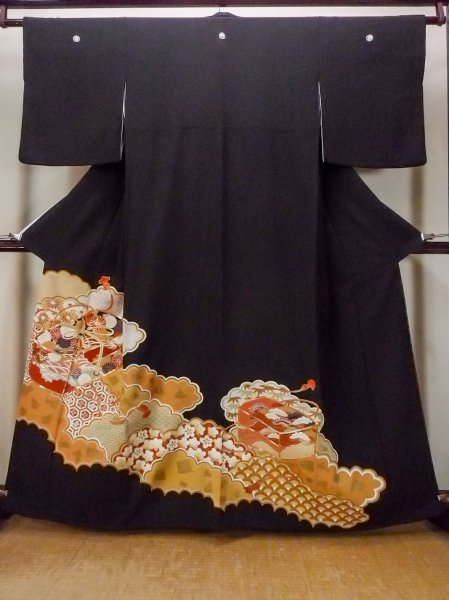 Photo1: O0509K Vintage Japanese kimono   Black TOMESODE formal for women / Silk. Chrysanthemum,   (Grade B) (1)