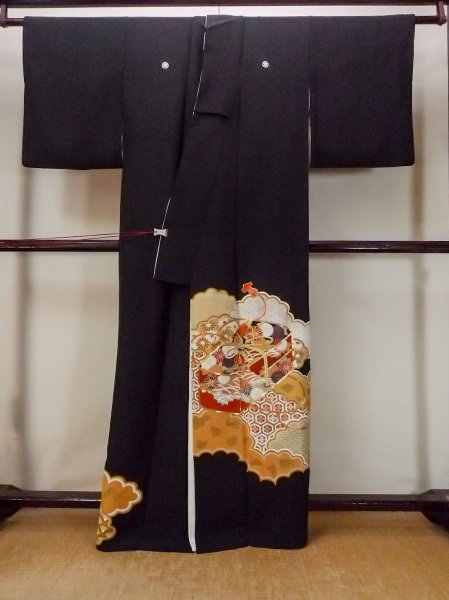 Photo2: O0509K Vintage Japanese kimono   Black TOMESODE formal for women / Silk. Chrysanthemum,   (Grade B) (2)