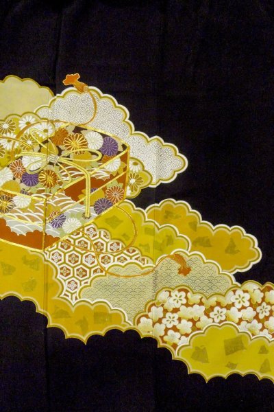 Photo5: O0509K Vintage Japanese kimono   Black TOMESODE formal for women / Silk. Chrysanthemum,   (Grade B) (5)