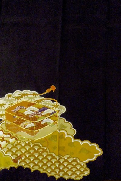 Photo6: O0509K Vintage Japanese kimono   Black TOMESODE formal for women / Silk. Chrysanthemum,   (Grade B) (6)