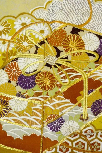 Photo7: O0509K Vintage Japanese kimono   Black TOMESODE formal for women / Silk. Chrysanthemum,   (Grade B) (7)