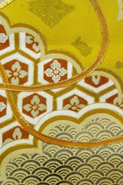 Photo9: O0509K Vintage Japanese kimono   Black TOMESODE formal for women / Silk. Chrysanthemum,   (Grade B) (9)