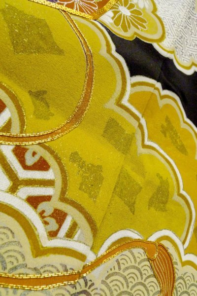 Photo14: O0509K Vintage Japanese kimono   Black TOMESODE formal for women / Silk. Chrysanthemum,   (Grade B) (14)