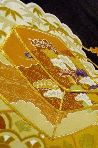 Photo15: O0509K Vintage Japanese kimono   Black TOMESODE formal for women / Silk. Chrysanthemum,   (Grade B) (15)