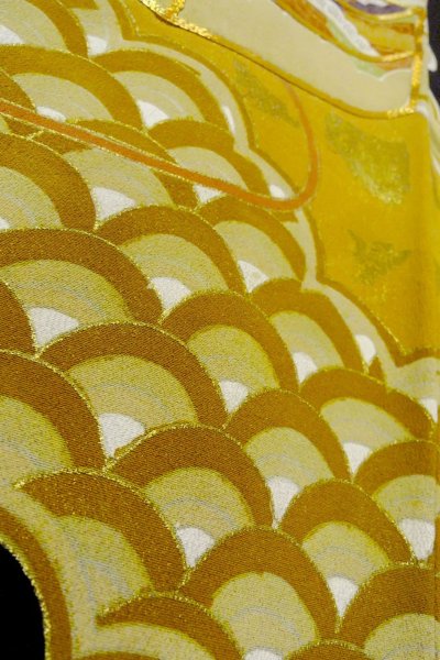 Photo16: O0509K Vintage Japanese kimono   Black TOMESODE formal for women / Silk. Chrysanthemum,   (Grade B) (16)