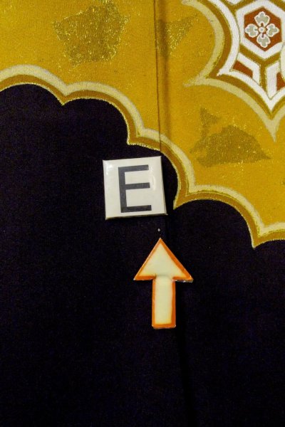 Photo22: O0509K Vintage Japanese kimono   Black TOMESODE formal for women / Silk. Chrysanthemum,   (Grade B) (22)