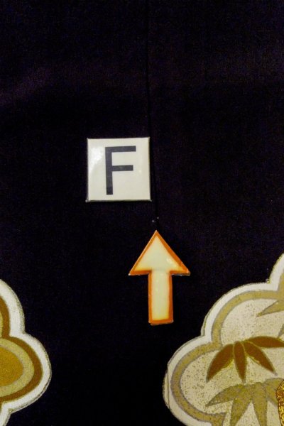 Photo23: O0509K Vintage Japanese kimono   Black TOMESODE formal for women / Silk. Chrysanthemum,   (Grade B) (23)