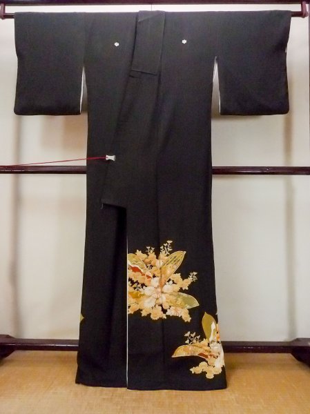 Photo2: O0509M Vintage Japanese kimono   Black TOMESODE formal for women / Silk. Peony, Spange gourd motif. There are stains.  (Grade D) (2)