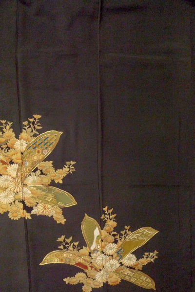 Photo5: O0509M Vintage Japanese kimono   Black TOMESODE formal for women / Silk. Peony, Spange gourd motif. There are stains.  (Grade D) (5)