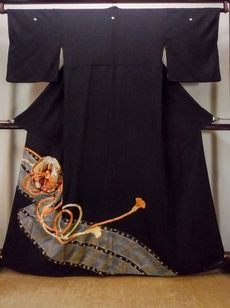 Photo1: O0509N Vintage Japanese kimono   Black TOMESODE formal for women / Silk. KUMIHIMO rope with tassels, Screen motif  (Grade B) (1)