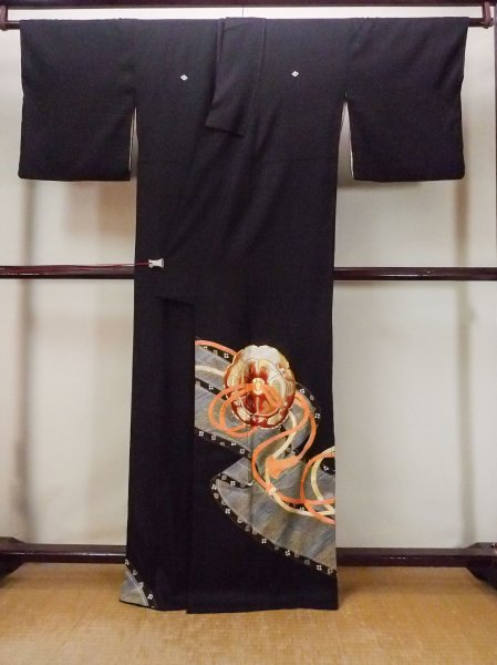 Photo2: O0509N Vintage Japanese kimono   Black TOMESODE formal for women / Silk. KUMIHIMO rope with tassels, Screen motif  (Grade B) (2)