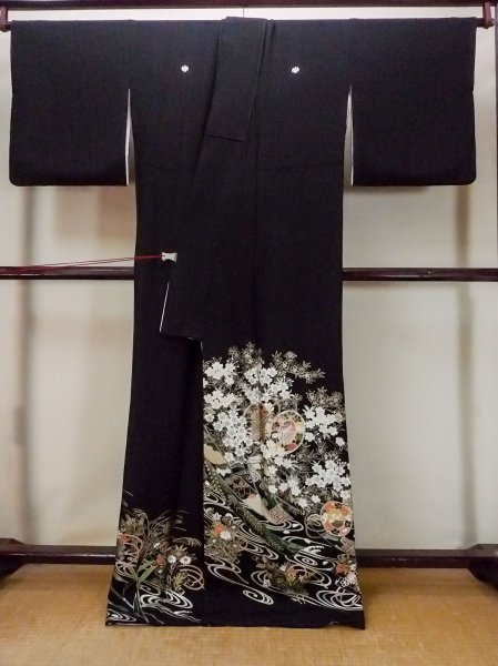 Photo2: O0509O Used Japanese kimono   Black TOMESODE formal for women / Silk. SAKURA cherry blossom,   (Grade B) (2)