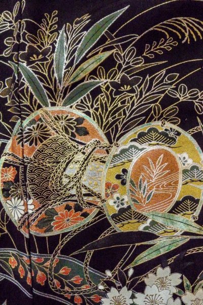 Photo10: O0509O Used Japanese kimono   Black TOMESODE formal for women / Silk. SAKURA cherry blossom,   (Grade B) (10)