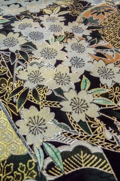 Photo14: O0509O Used Japanese kimono   Black TOMESODE formal for women / Silk. SAKURA cherry blossom,   (Grade B) (14)