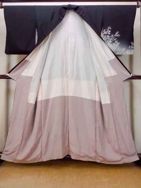 Photo3: O0509P Used Japanese kimono   Black TOMESODE formal for women / Silk. Tree,   (Grade C) (3)