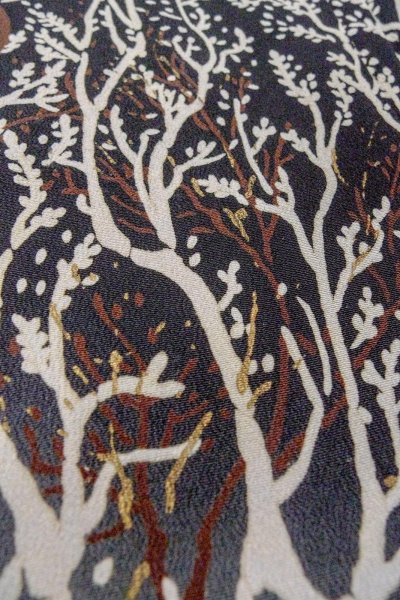 Photo9: O0509P Used Japanese kimono   Black TOMESODE formal for women / Silk. Tree,   (Grade C) (9)