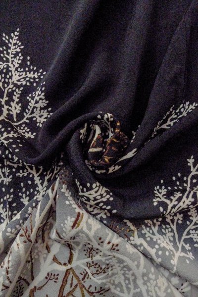 Photo12: O0509P Used Japanese kimono   Black TOMESODE formal for women / Silk. Tree,   (Grade C) (12)