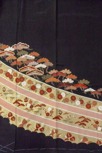 Photo5: O0509Q Vintage Japanese kimono   Black TOMESODE formal for women / Silk. Chrysanthemum,   (Grade C) (5)