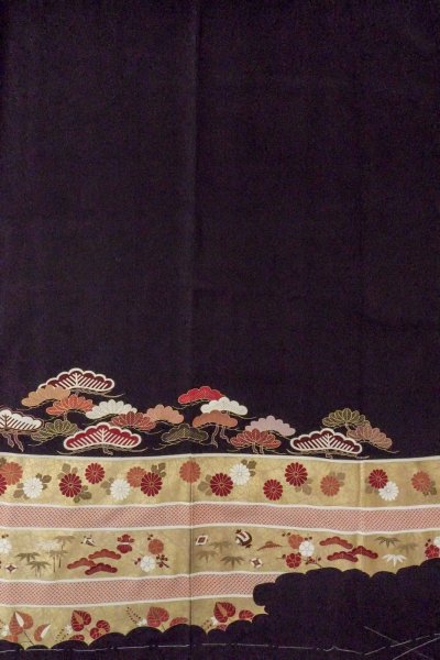 Photo6: O0509Q Vintage Japanese kimono   Black TOMESODE formal for women / Silk. Chrysanthemum,   (Grade C) (6)