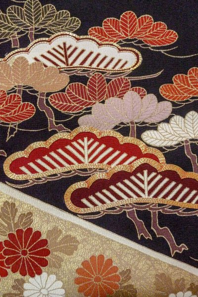 Photo7: O0509Q Vintage Japanese kimono   Black TOMESODE formal for women / Silk. Chrysanthemum,   (Grade C) (7)