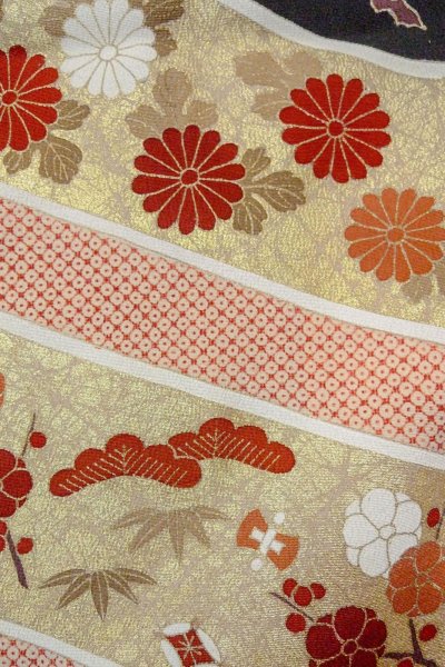 Photo8: O0509Q Vintage Japanese kimono   Black TOMESODE formal for women / Silk. Chrysanthemum,   (Grade C) (8)