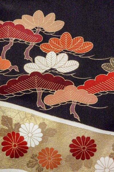 Photo9: O0509Q Vintage Japanese kimono   Black TOMESODE formal for women / Silk. Chrysanthemum,   (Grade C) (9)