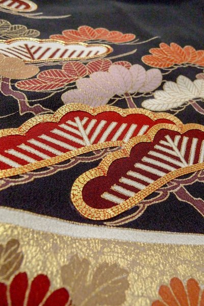 Photo10: O0509Q Vintage Japanese kimono   Black TOMESODE formal for women / Silk. Chrysanthemum,   (Grade C) (10)