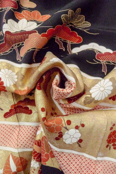 Photo13: O0509Q Vintage Japanese kimono   Black TOMESODE formal for women / Silk. Chrysanthemum,   (Grade C) (13)