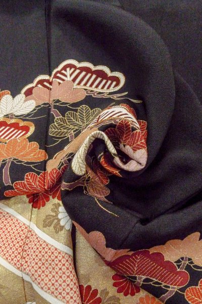 Photo14: O0509Q Vintage Japanese kimono   Black TOMESODE formal for women / Silk. Chrysanthemum,   (Grade C) (14)