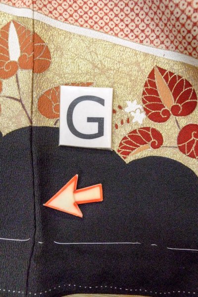 Photo22: O0509Q Vintage Japanese kimono   Black TOMESODE formal for women / Silk. Chrysanthemum,   (Grade C) (22)