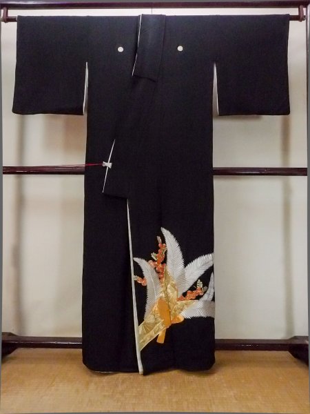 Photo2: O0509R Vintage Japanese kimono   Black TOMESODE formal for women / Silk. Flower,   (Grade C) (2)