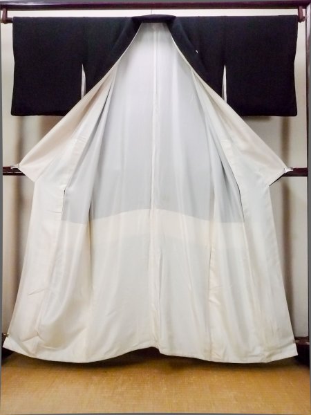 Photo3: O0509R Vintage Japanese kimono   Black TOMESODE formal for women / Silk. Flower,   (Grade C) (3)