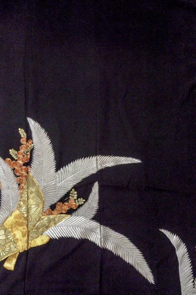 Photo5: O0509R Vintage Japanese kimono   Black TOMESODE formal for women / Silk. Flower,   (Grade C) (5)