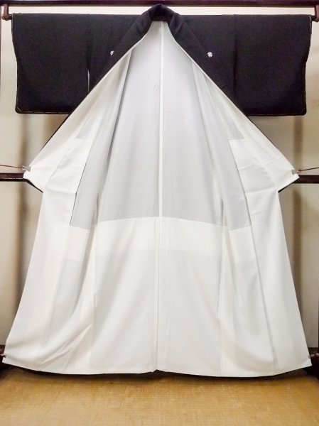 Photo3: O0509T Vintage Japanese kimono   Black TOMESODE formal for women / Silk. Pine tree/branch/needle,   (Grade B) (3)