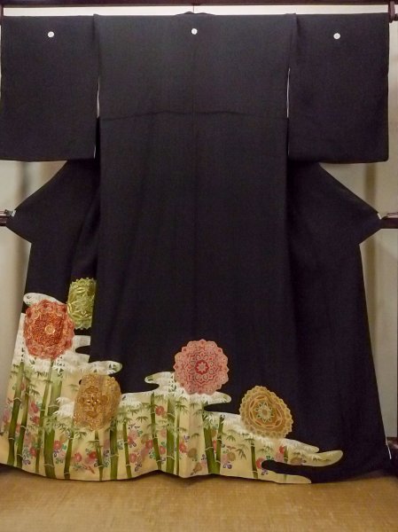 Photo1: O0509W Vintage Japanese kimono   Black TOMESODE formal for women / Silk. Chrysanthemum,   (Grade B) (1)