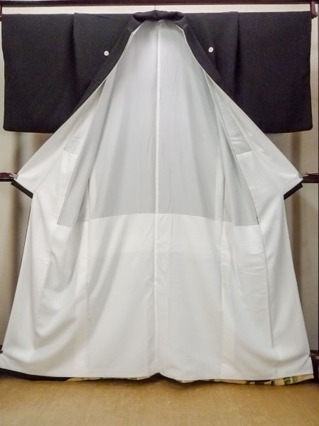 Photo3: O0509W Vintage Japanese kimono   Black TOMESODE formal for women / Silk. Chrysanthemum,   (Grade B) (3)