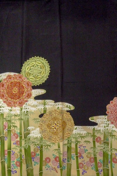 Photo5: O0509W Vintage Japanese kimono   Black TOMESODE formal for women / Silk. Chrysanthemum,   (Grade B) (5)