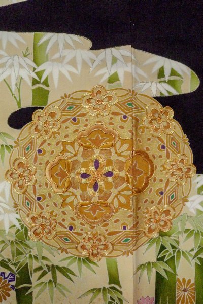 Photo9: O0509W Vintage Japanese kimono   Black TOMESODE formal for women / Silk. Chrysanthemum,   (Grade B) (9)