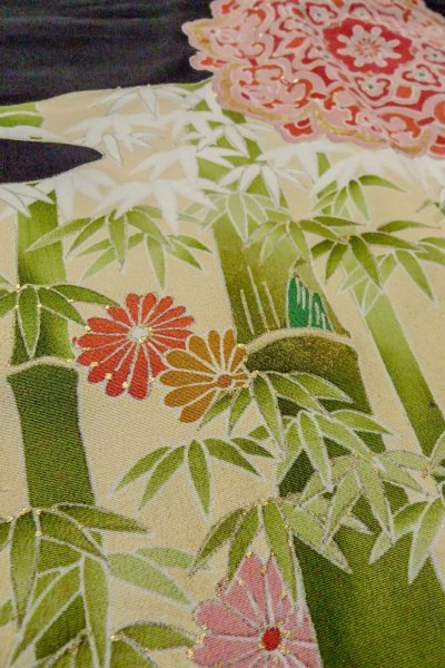 Photo14: O0509W Vintage Japanese kimono   Black TOMESODE formal for women / Silk. Chrysanthemum,   (Grade B) (14)