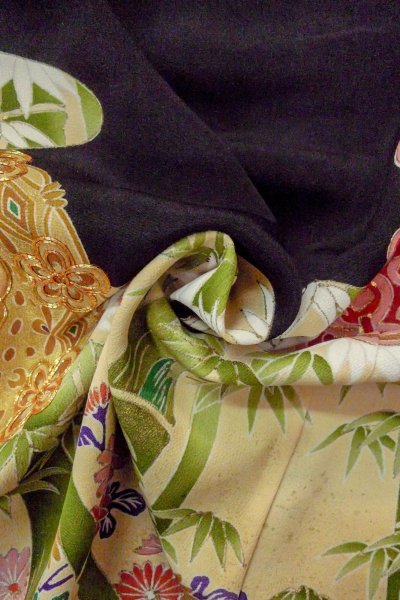 Photo15: O0509W Vintage Japanese kimono   Black TOMESODE formal for women / Silk. Chrysanthemum,   (Grade B) (15)