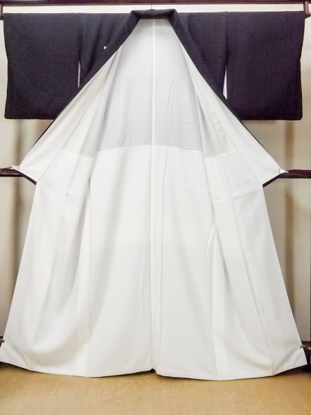 Photo3: O0509Z Vintage Japanese kimono   Black TOMESODE formal for women / Silk. Peony,   (Grade B) (3)