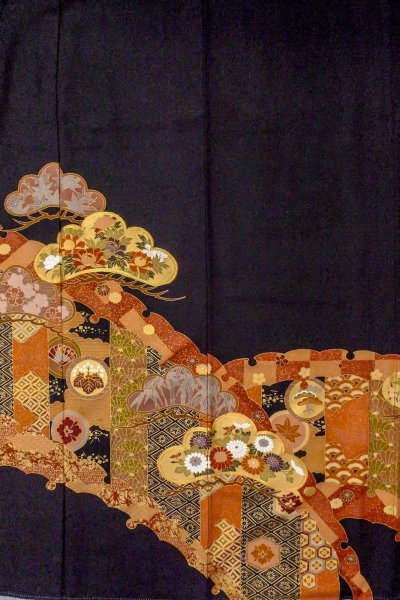 Photo5: O0509Z Vintage Japanese kimono   Black TOMESODE formal for women / Silk. Peony,   (Grade B) (5)