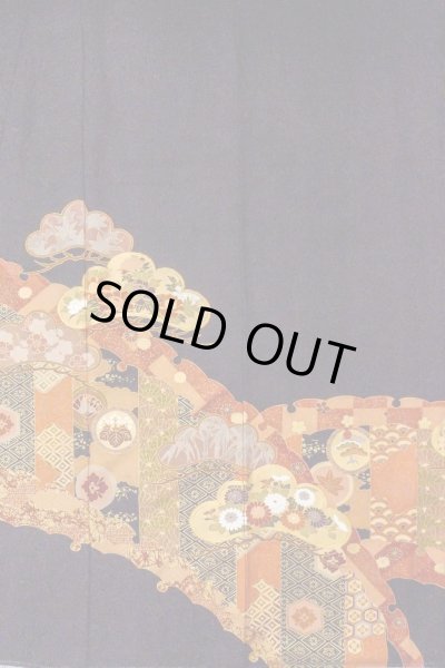 Photo6: O0509Z Vintage Japanese kimono   Black TOMESODE formal for women / Silk. Peony,   (Grade B) (6)