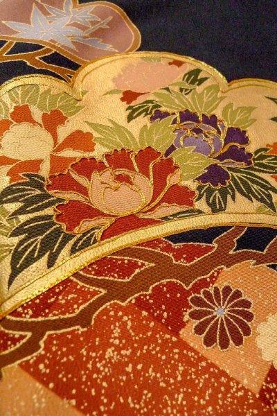 Photo12: O0509Z Vintage Japanese kimono   Black TOMESODE formal for women / Silk. Peony,   (Grade B) (12)