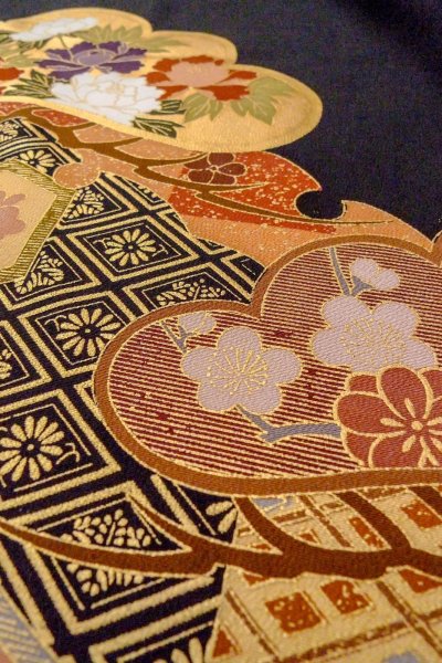 Photo14: O0509Z Vintage Japanese kimono   Black TOMESODE formal for women / Silk. Peony,   (Grade B) (14)