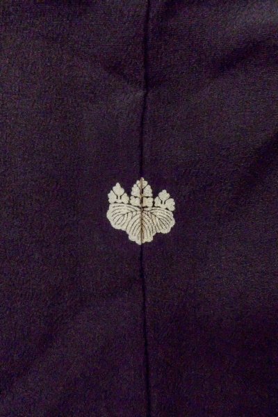 Photo4: O0510B Vintage Japanese kimono   Black TOMESODE formal for women / Silk. Flower, There is an impression of use.  (Grade B) (4)