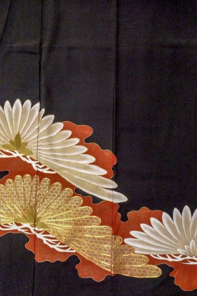 Photo5: O0510B Vintage Japanese kimono   Black TOMESODE formal for women / Silk. Flower, There is an impression of use.  (Grade B) (5)