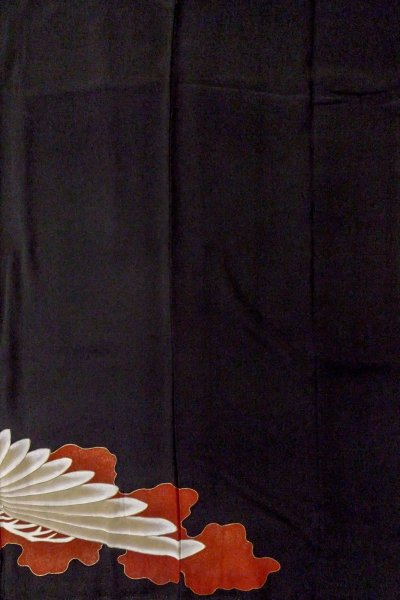 Photo6: O0510B Vintage Japanese kimono   Black TOMESODE formal for women / Silk. Flower, There is an impression of use.  (Grade B) (6)